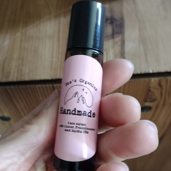 🌿Amazing Organic Facial Serum 0.5oz bottle with face roller - Picture 3 of 4